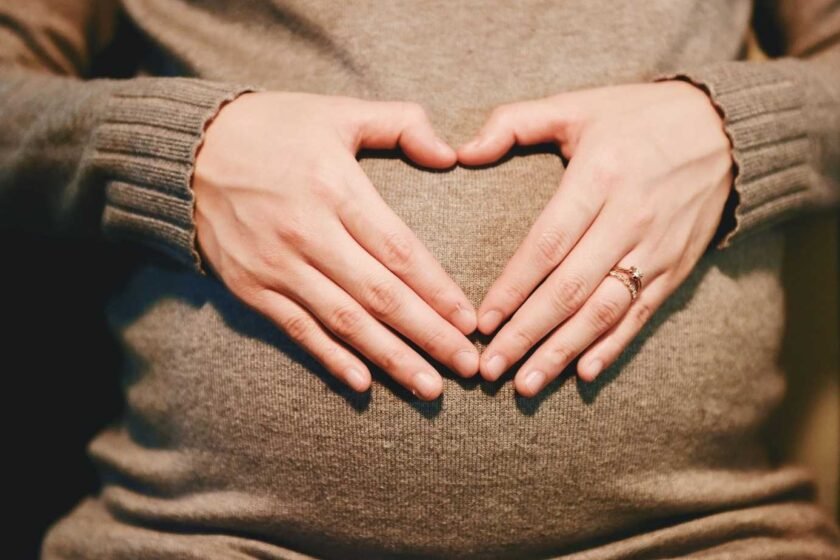 À quel âge un homme peut-il mettre enceinte une femme ?